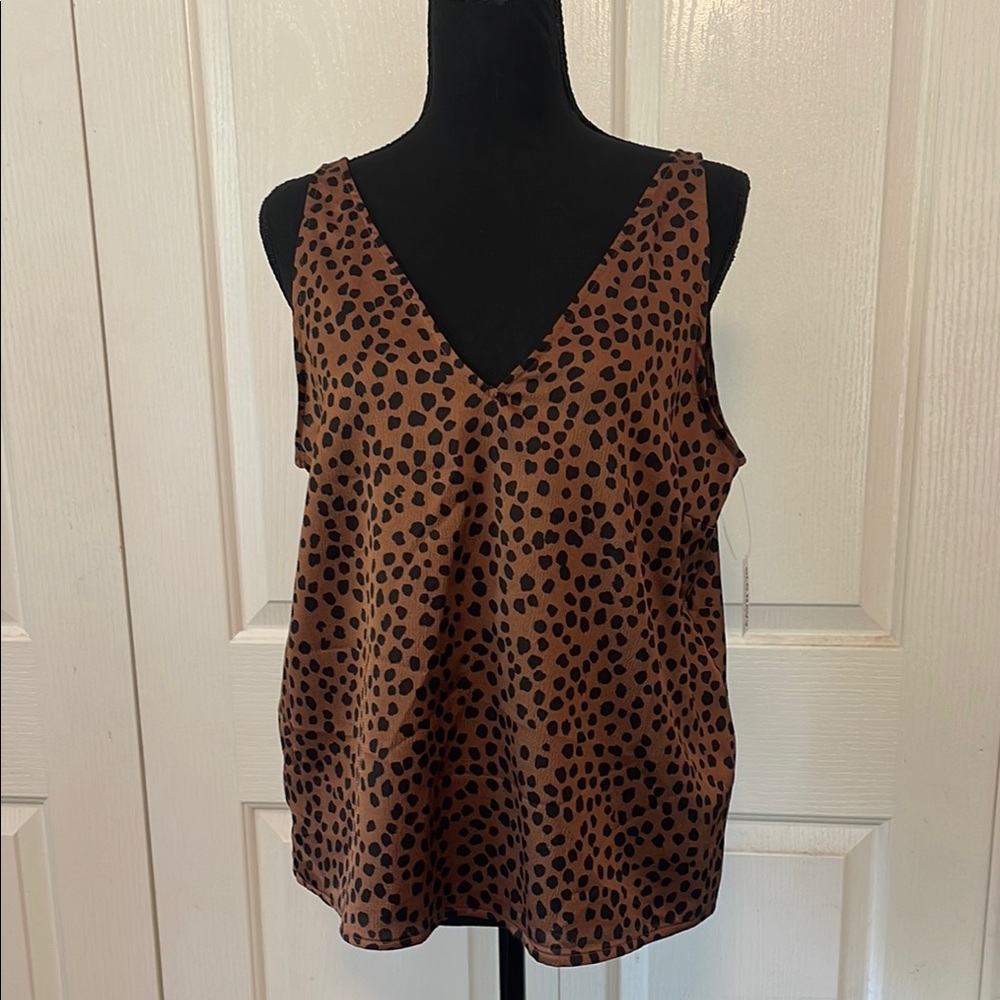 NWT Old Navy Women’s Med Brown and Black Leopard Print V-neck Top